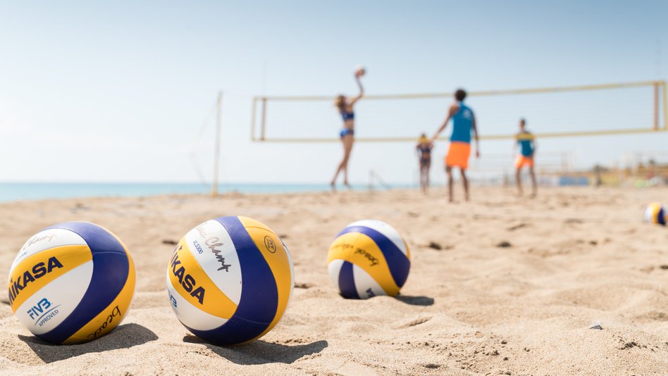 Beachvolleyballurlaub Bälle Beachfeeling