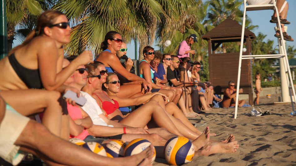 Gruppe Showspiel Beachcamp